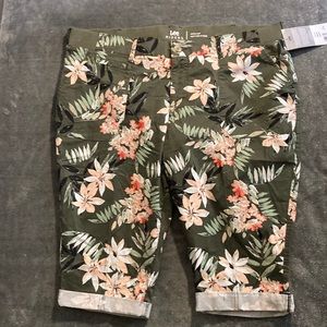 ❄️ BNWT LEE RIDERS Women’s mid-rise Capri Short•Size 22W XXL Floral •COTTON